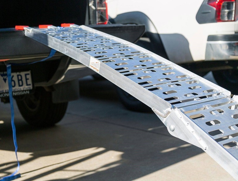 Aluminium dirt bike ramp